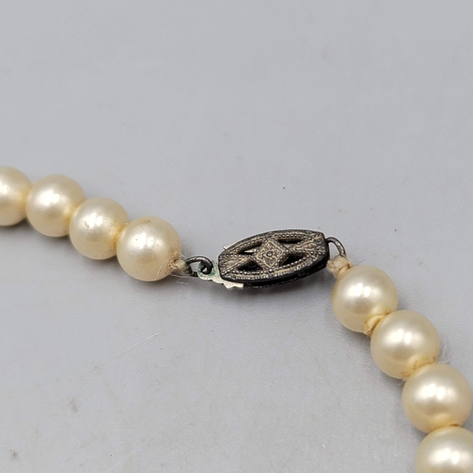Vintage Glass Imitation Pearls Necklace Graduated Beads 15 in Needs Cleaning