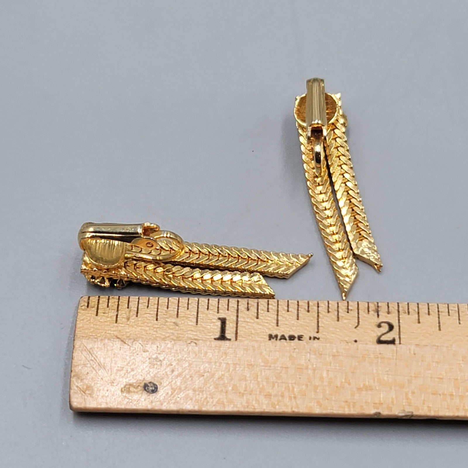 Vintage Green Rhinestone Clip on Earrings Gold tone Herringbone Dangle 1.5 in