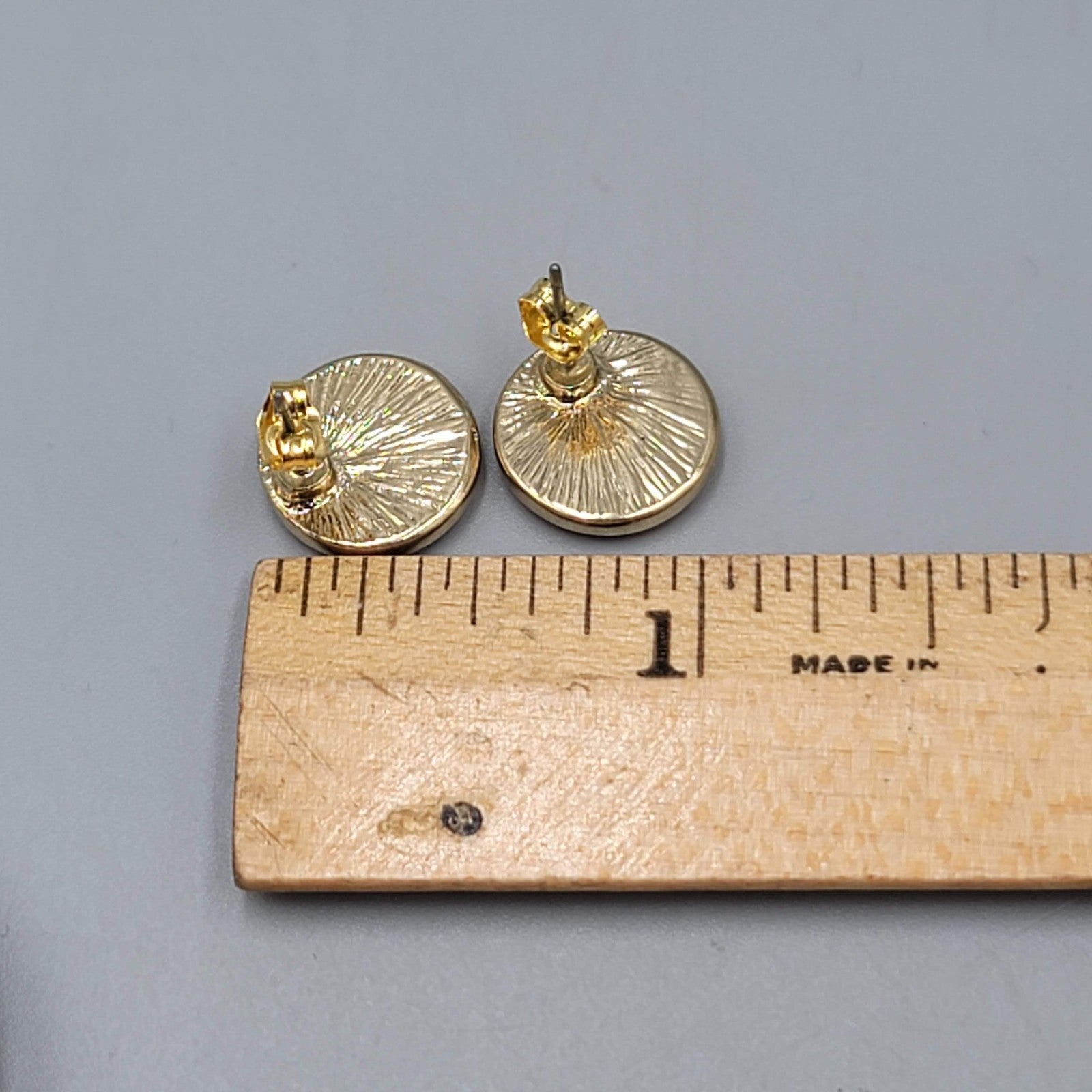 Red Enamel Stud Pierced Earrings Gold Tone Round Ladies Classic Retro Style 1/2"