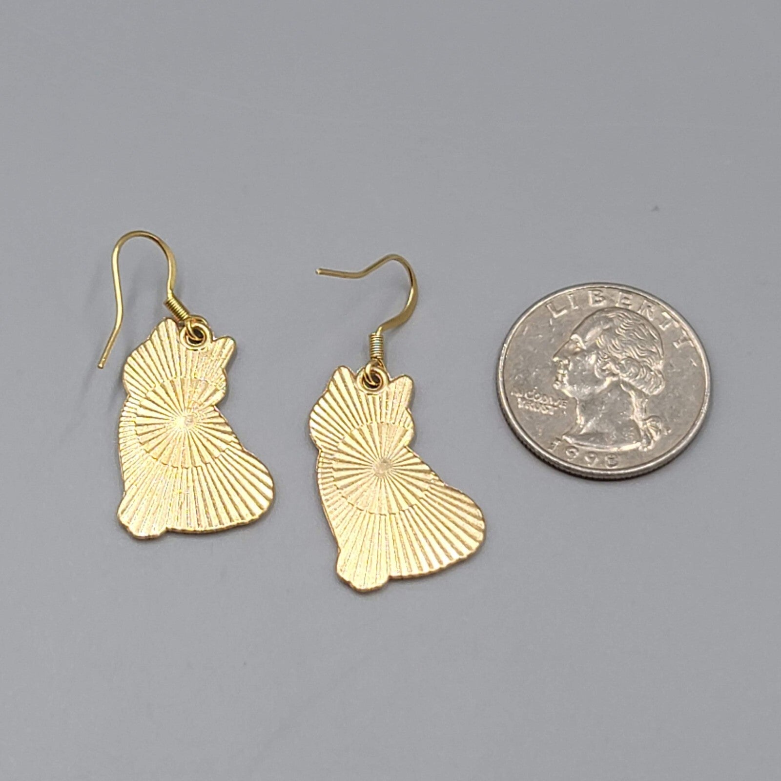 White Kitty Cat Yellow Flowers Pierced Earrings Enamel Gold tone Dangle 1"