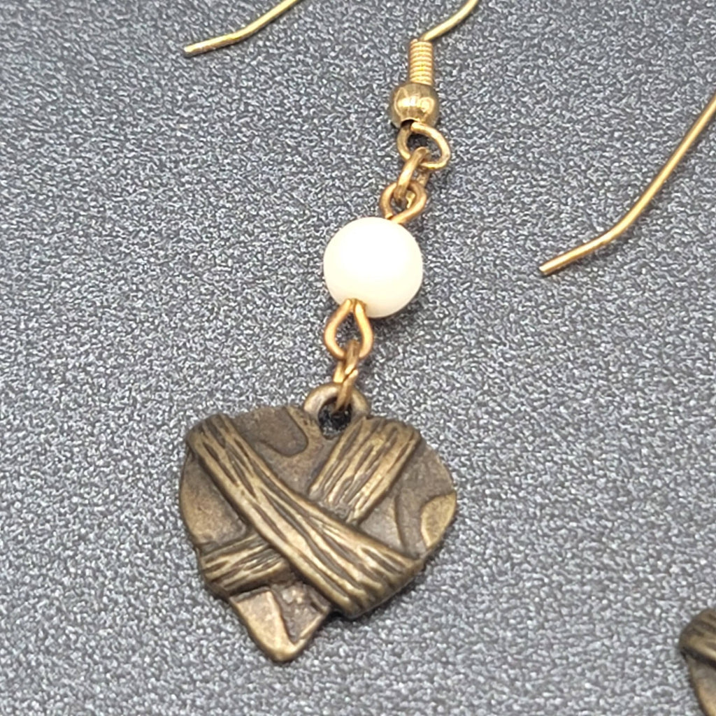 Pierced Earrings Gold tone Metal Heart White Bead Dangle 1.5"