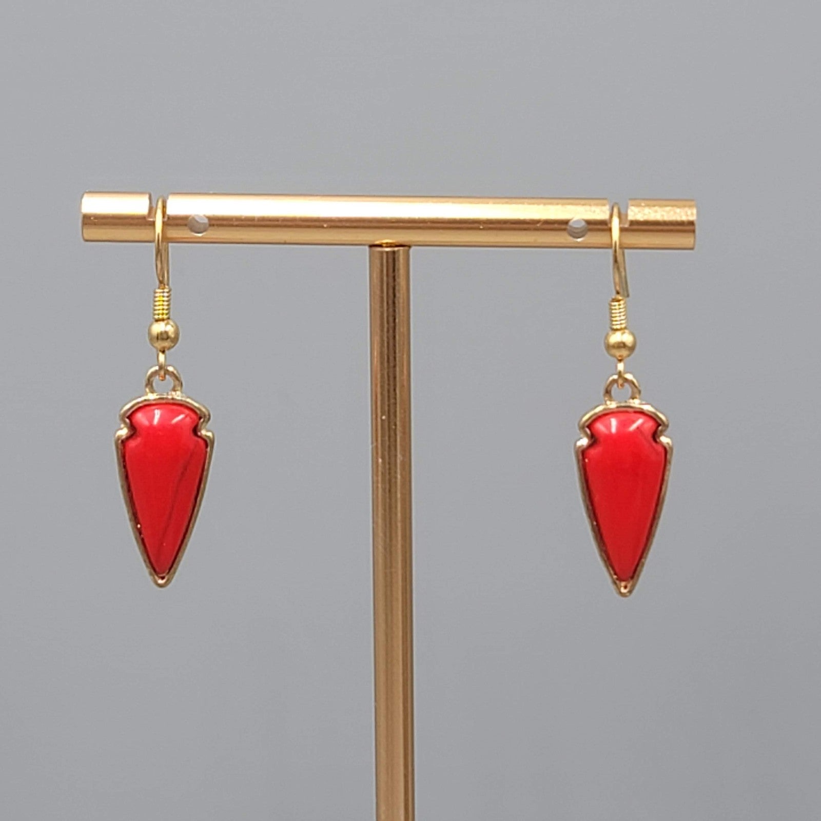 Red Arrow Head Design Pierced Earrings Gold tone Dangle 7/8 in