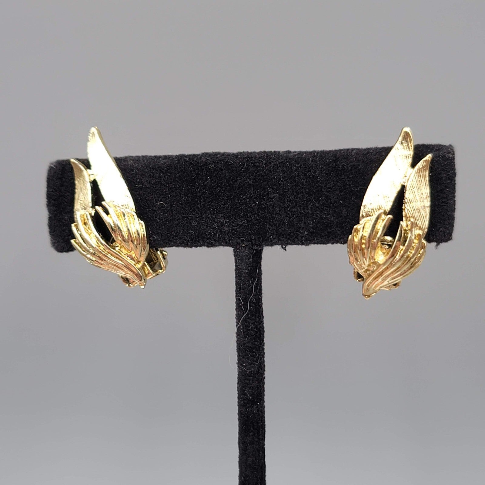 Vintage Gold tone Leaf Design Clip on Earrings Climber 1"