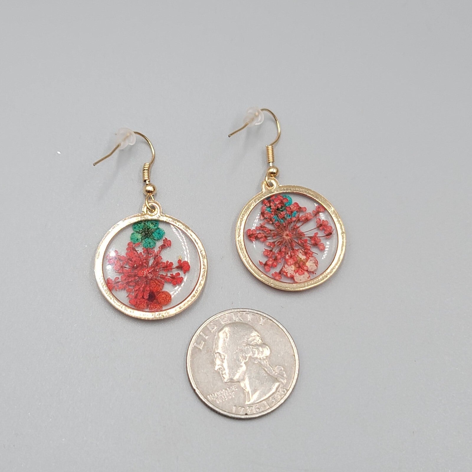 Real Flower Pierced Earrings Gold tone Pressed Resin Round Dangle New 1"
