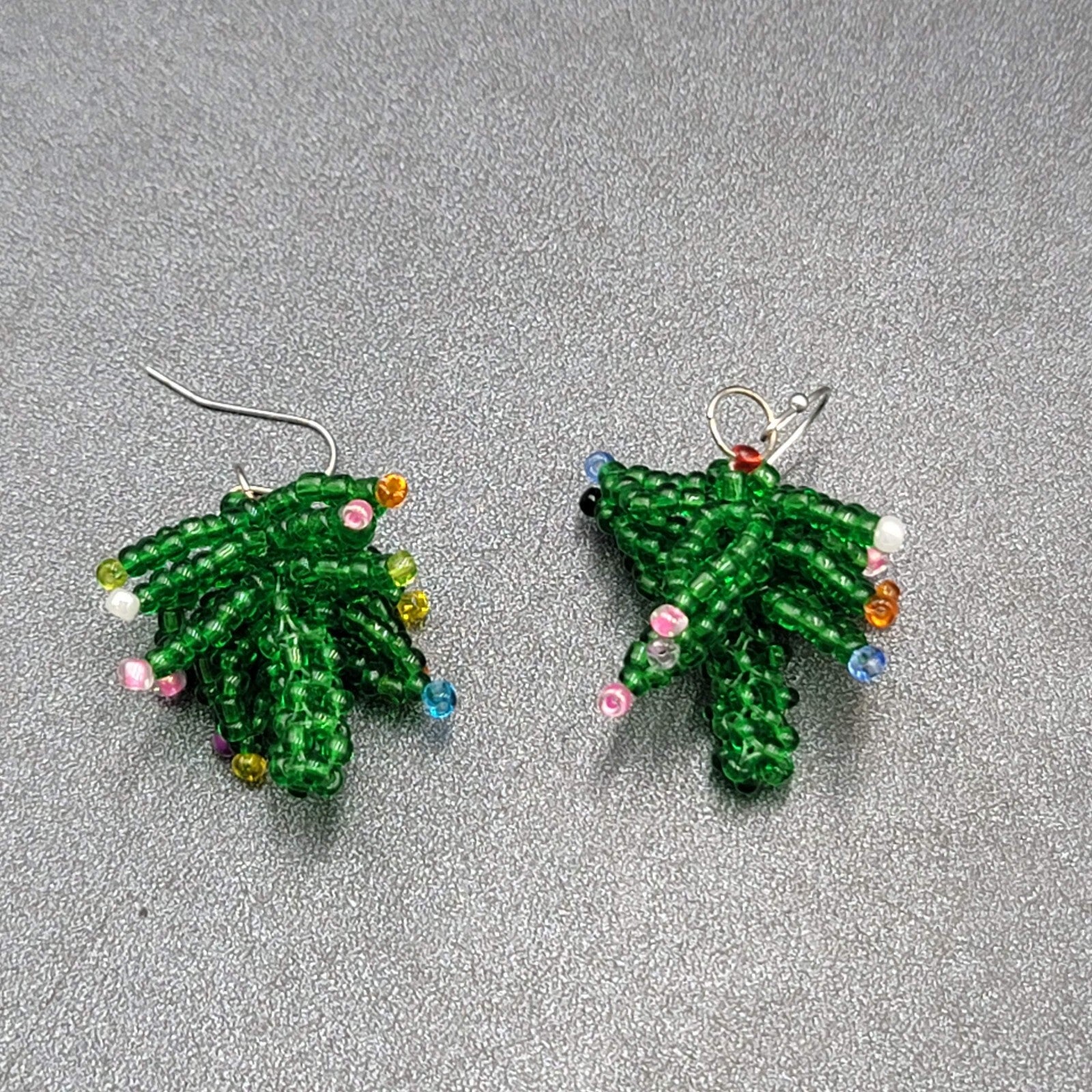 Vintage Pierced Earrings Seed Bead Christmas Palm Trees Dangle  1.25"