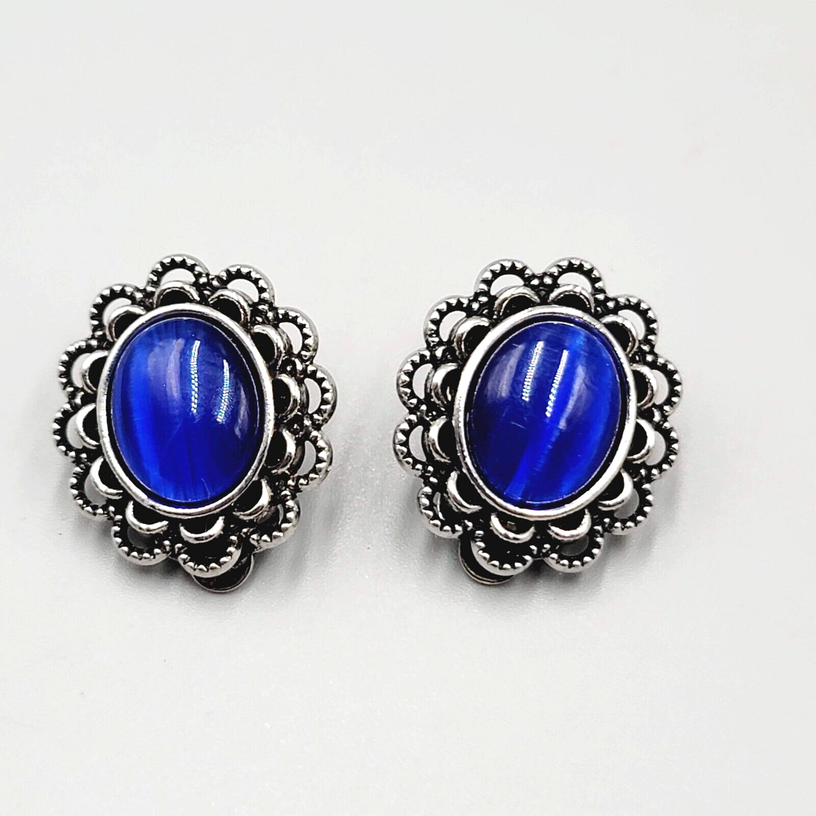 Vintage Blue Cats Eye Cabochon Clip on Earrings Silver tone Oval Drop 3/4"