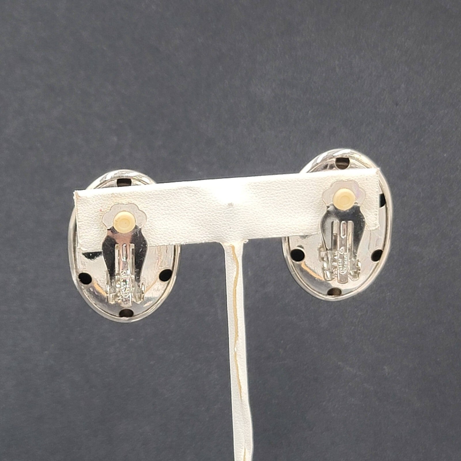 Vintage ELLEN DESIGNS Clip on Earrings Silver tone Glass Intaglio Cameo 1 3/8"