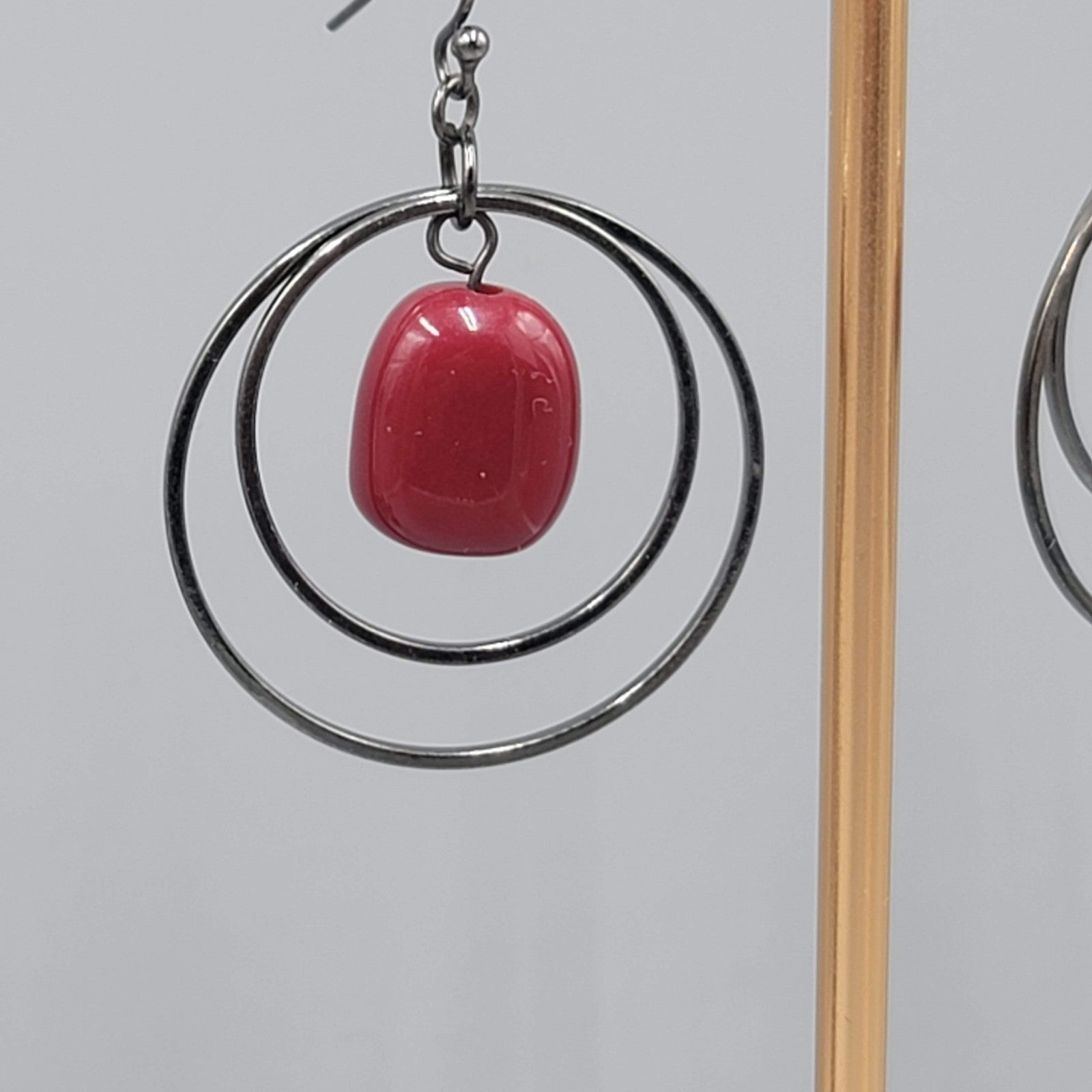Black Metal Double Rings Pierced Earrings Maroon Bead Dangle 1.25 in