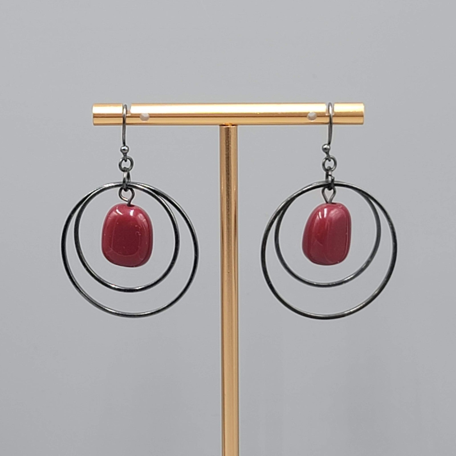 Black Metal Double Rings Pierced Earrings Maroon Bead Dangle 1.25 in