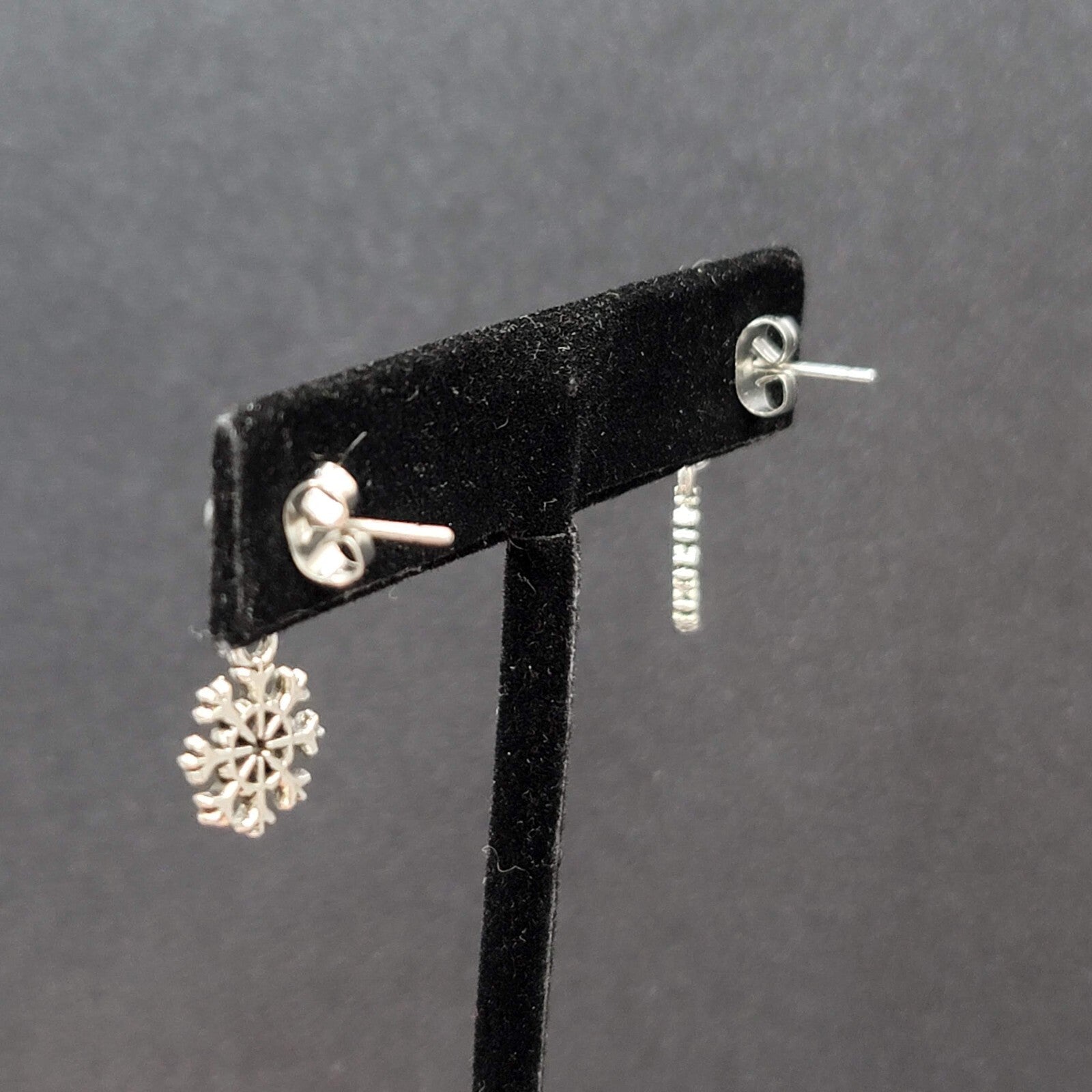 New Snowflake Pierced Earrings Silver tone Dangle 1/2"