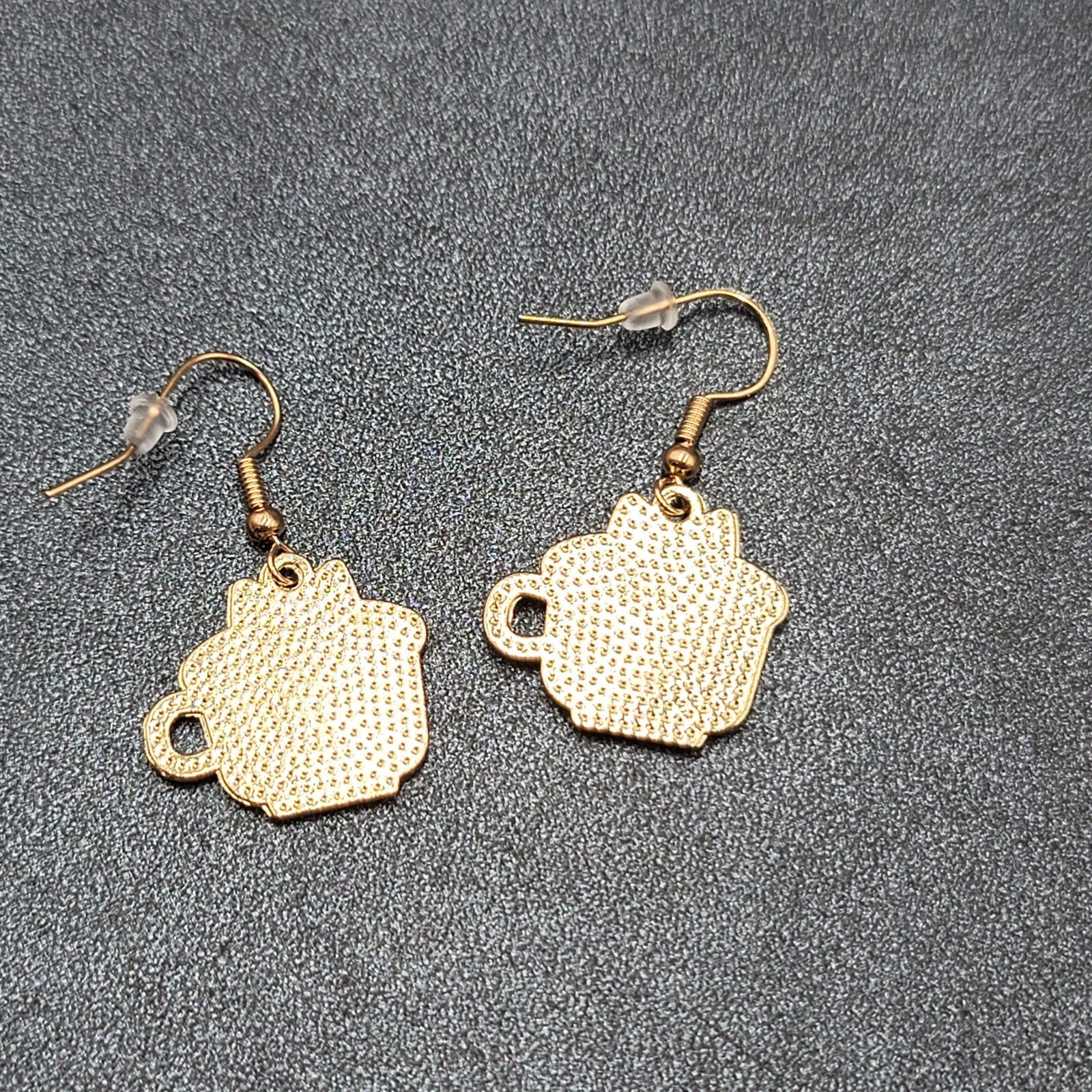 Pierced Earrings Gold tone Enamel Kitty Cat in Tea cup Dangle 3/4"
