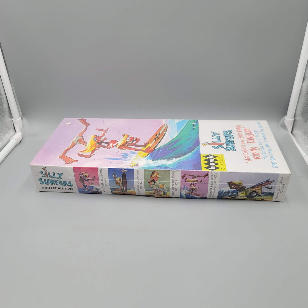 Hawk Classics Silly Surfers Hot Dogger & Surf Bunny Plastic Model Kit 16014