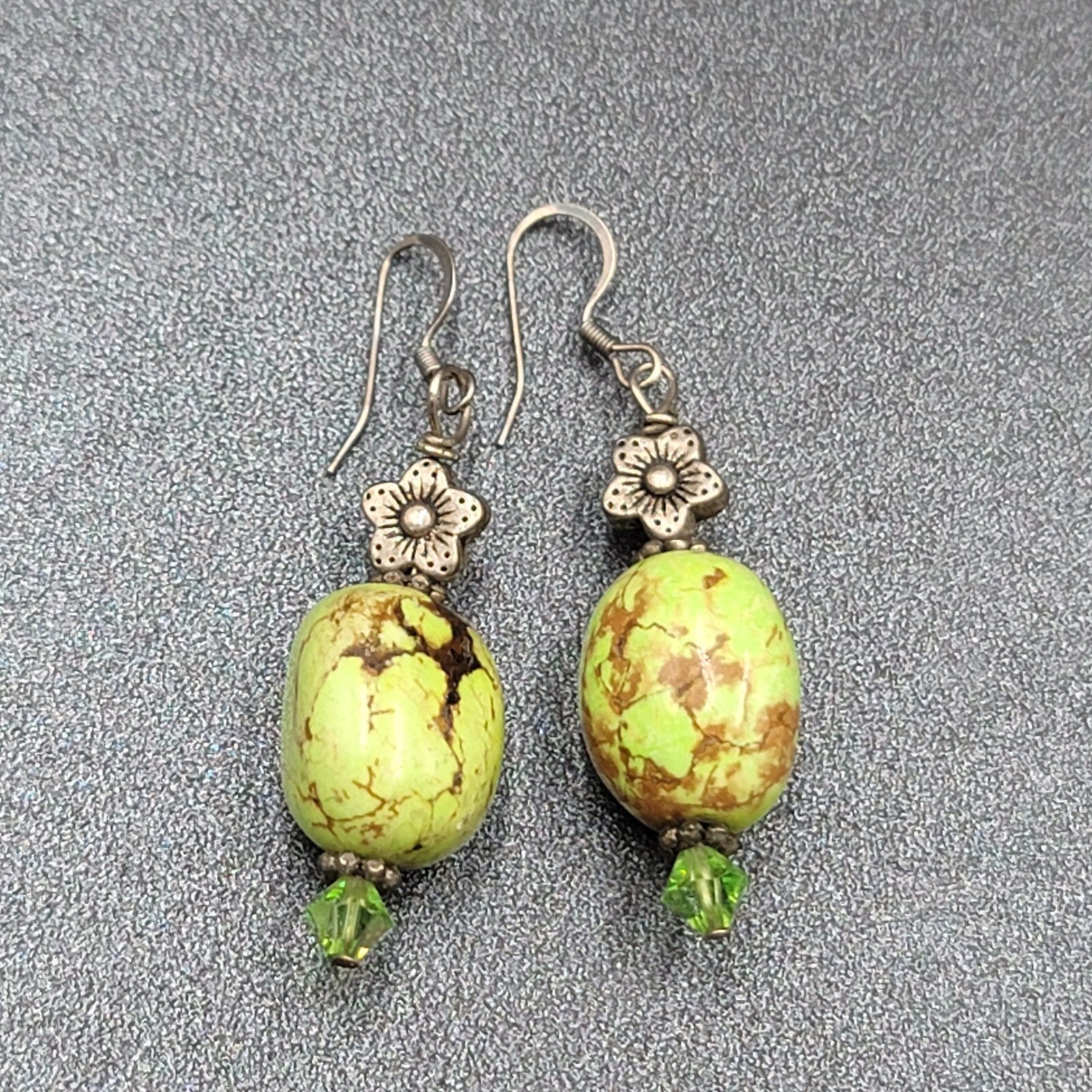 Pierced Earrings Silver tone Large Green Stone Bead Flower Dangle 1.75"