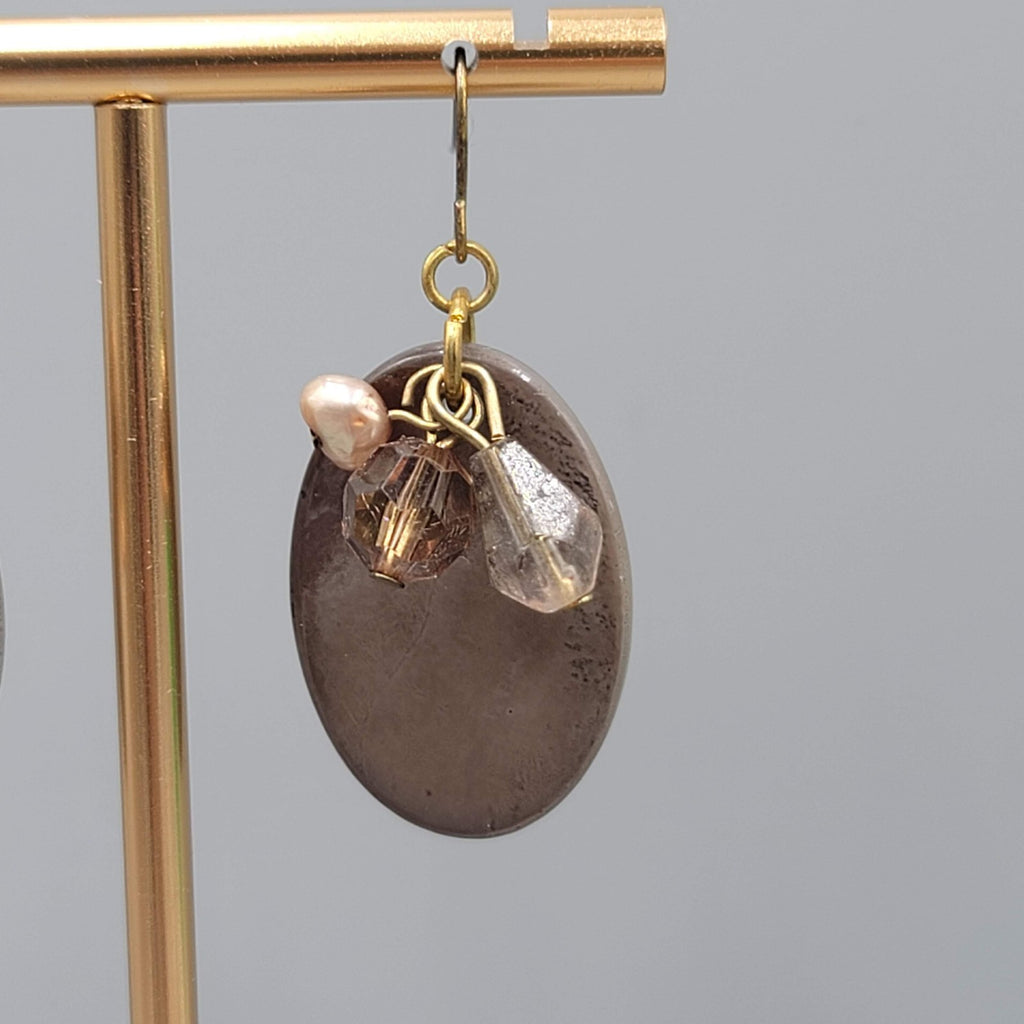 Oval Shell Pearl Bead Dangle Pierced Earrings Gold tone 1.25"