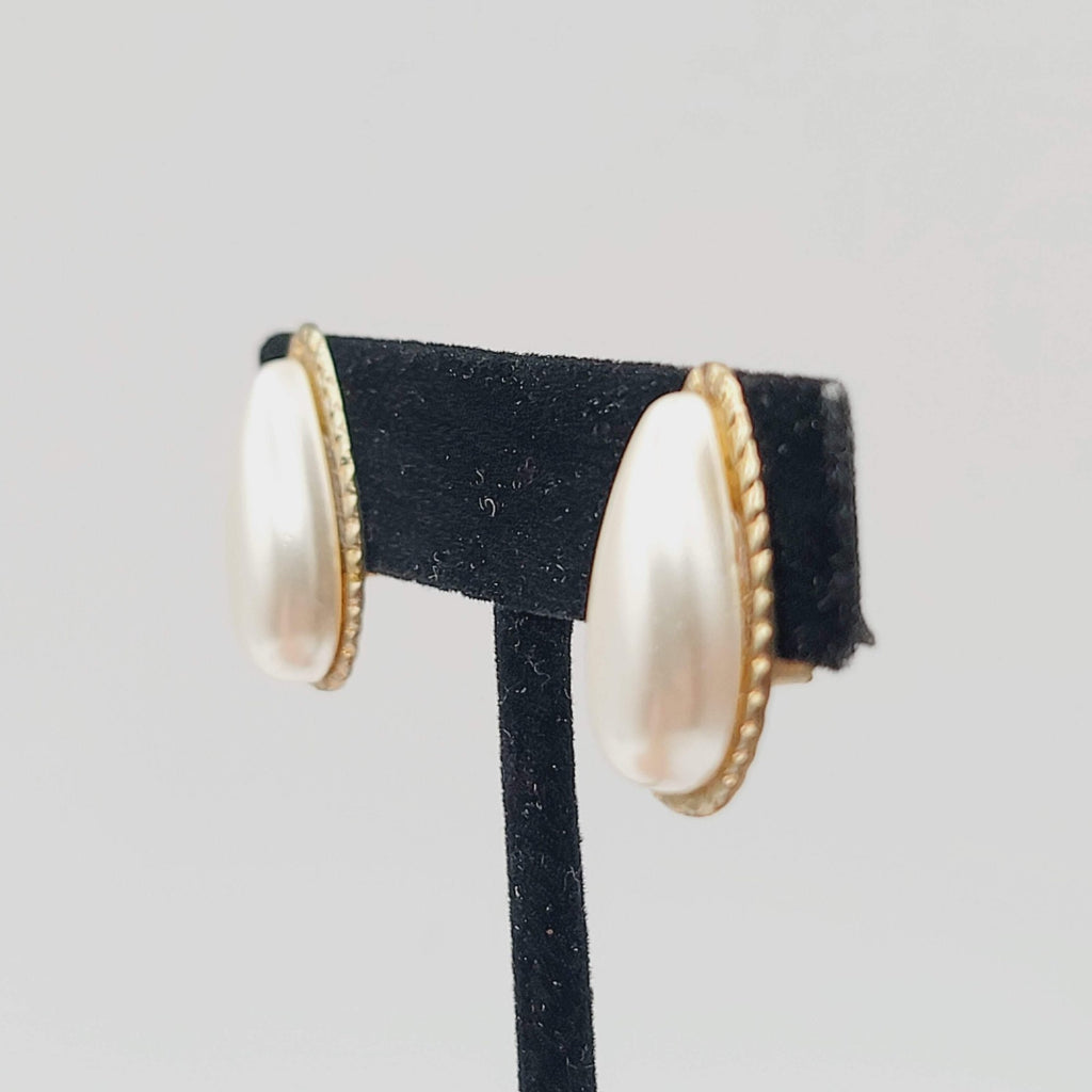 Vintage Teardrop Clip on Earrings Faux Pearl Gold tone 7/8 in