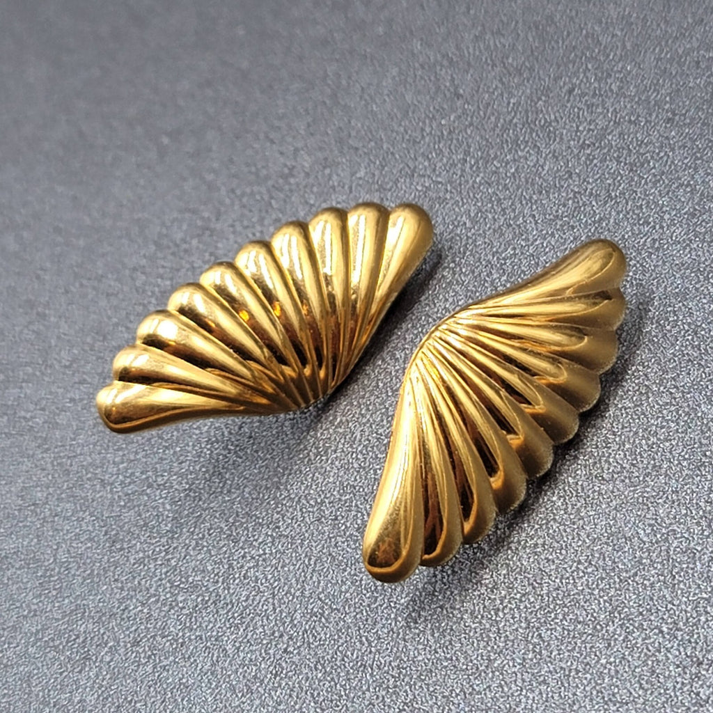 Vintage Clip on Earrings Lightweight Gold tone Plastic Clip 1 5/8"