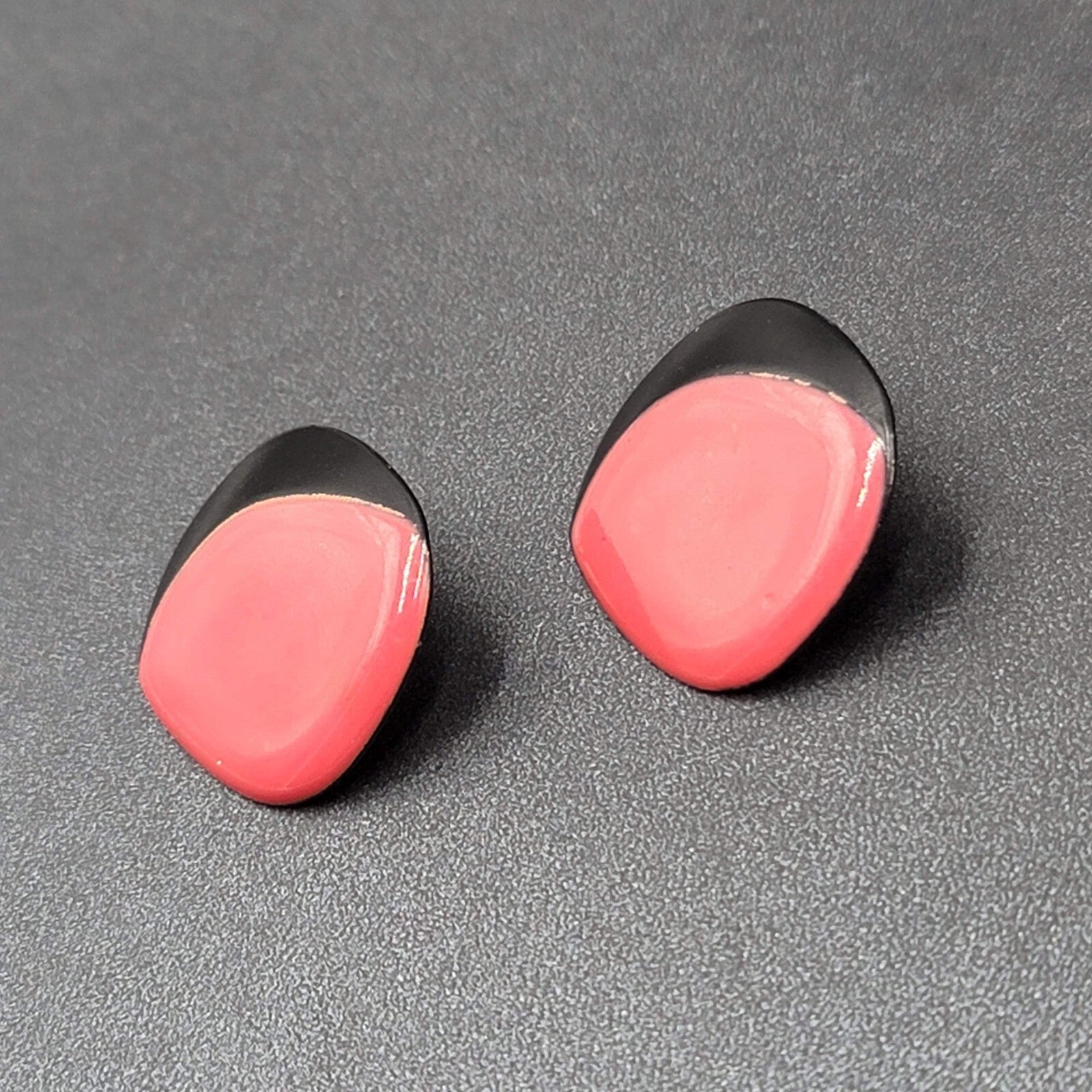 Vintage 1980s Pierced Earrings Black Red Enamel Dangle Geometric 1 1/8"