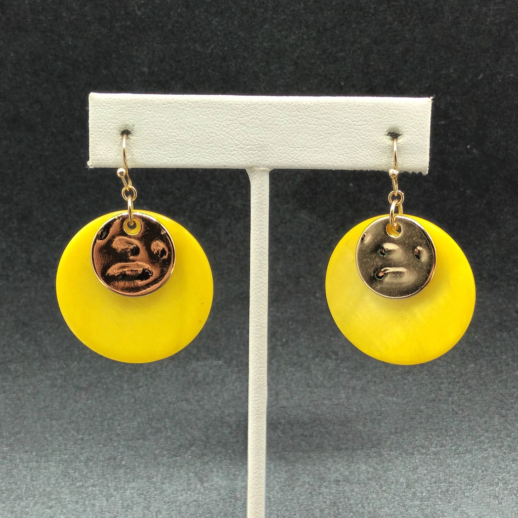 Pierced Earrings Hammered Gold tone Yellow Shell Round Dangle 1 1/4"