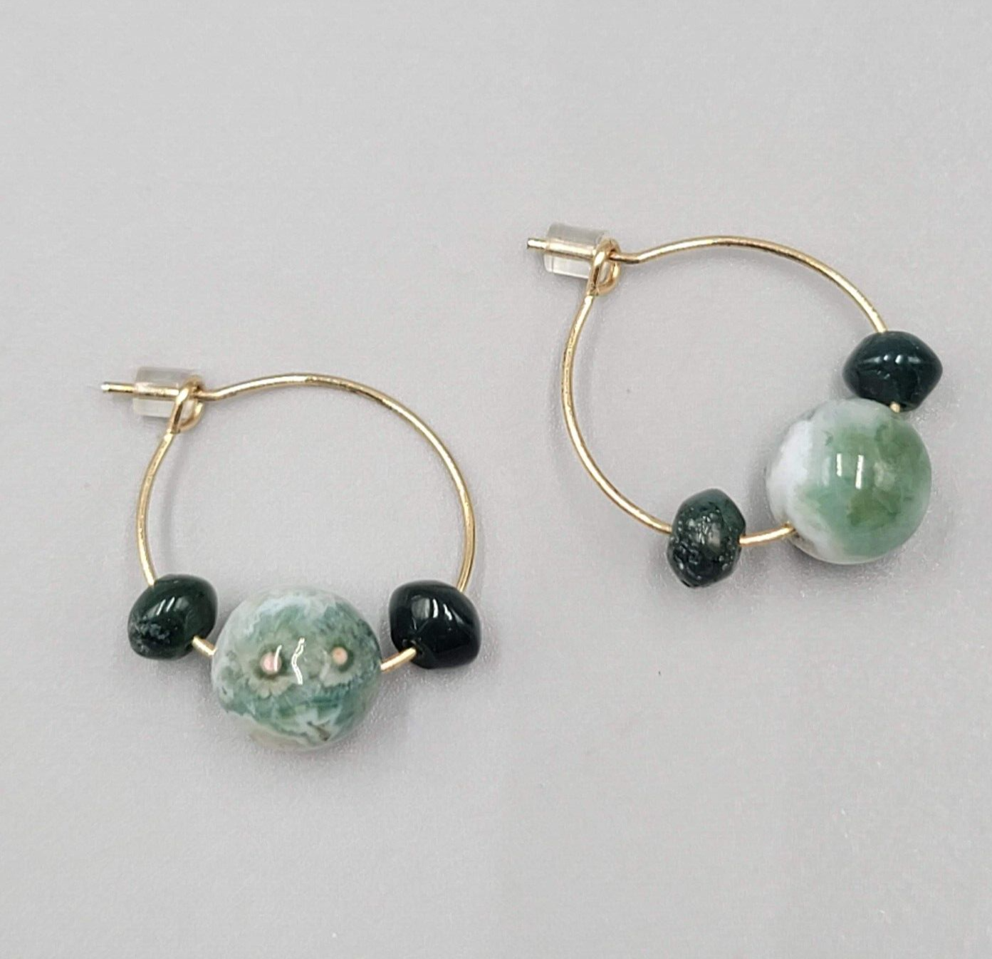 Green Stone Bead Pierced Earrings Gold tone Hoops 7/8"