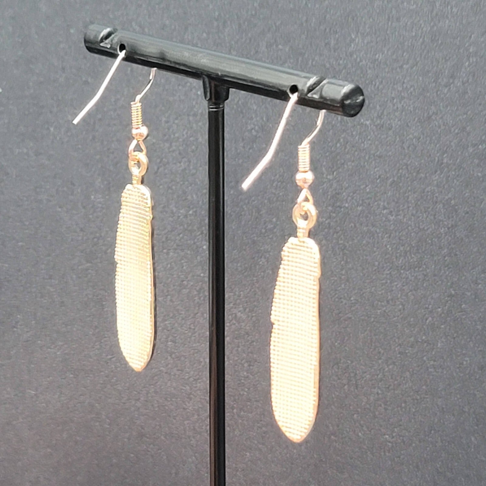 Metal Feather Pierced Earrings Blue Purple White Specks Gold tone Dangle 1.5"
