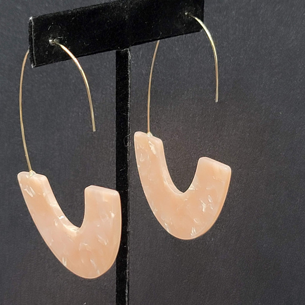 Pierced Earrings Gold tone Pink Pearloid Resin Statement Hoops 2.75"