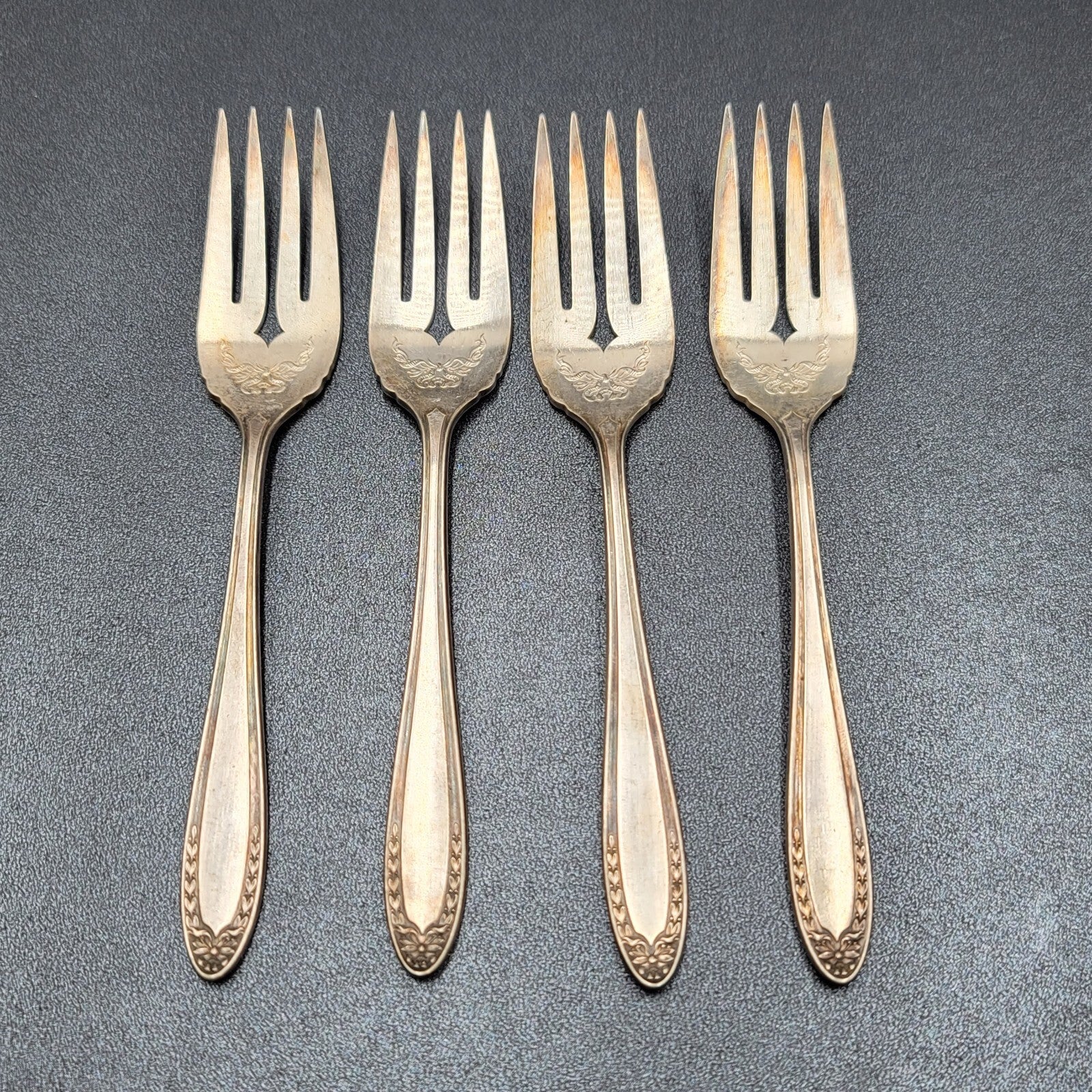 4 Oneida Community Par Plate Bridal Wreath 1915 Fork Silver plate 6" Antique