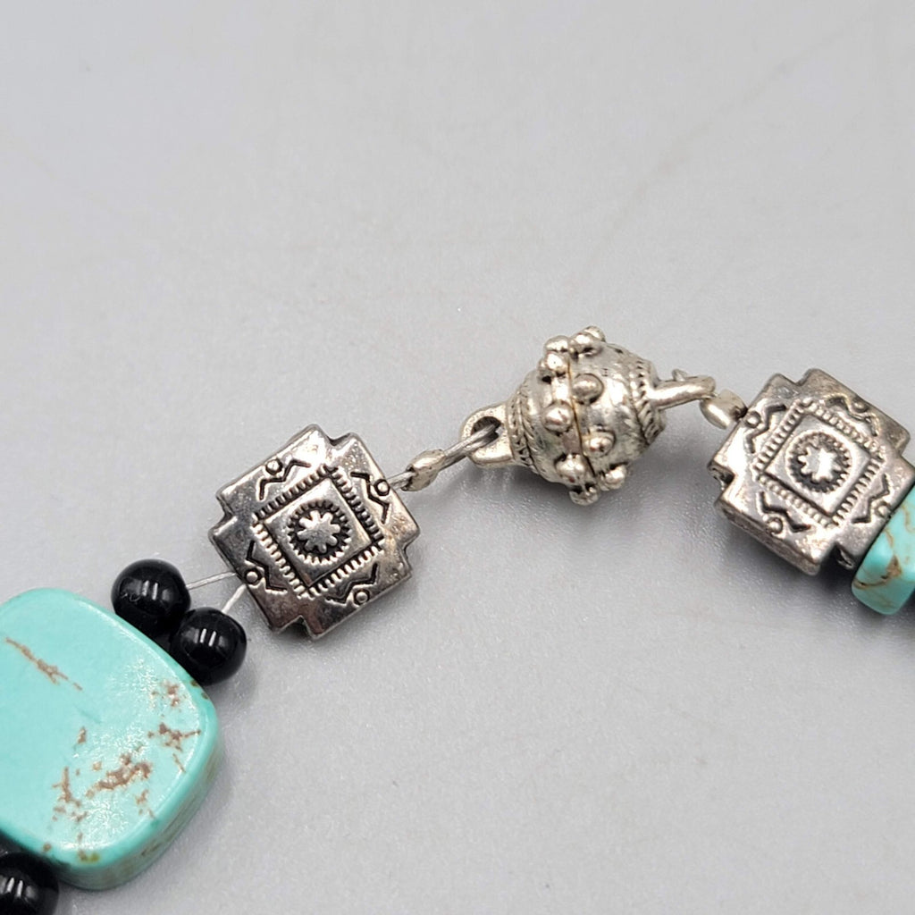 Vintage Southwest Bead Bracelet Turquoise Silver tone Magnet Closure 7.25"