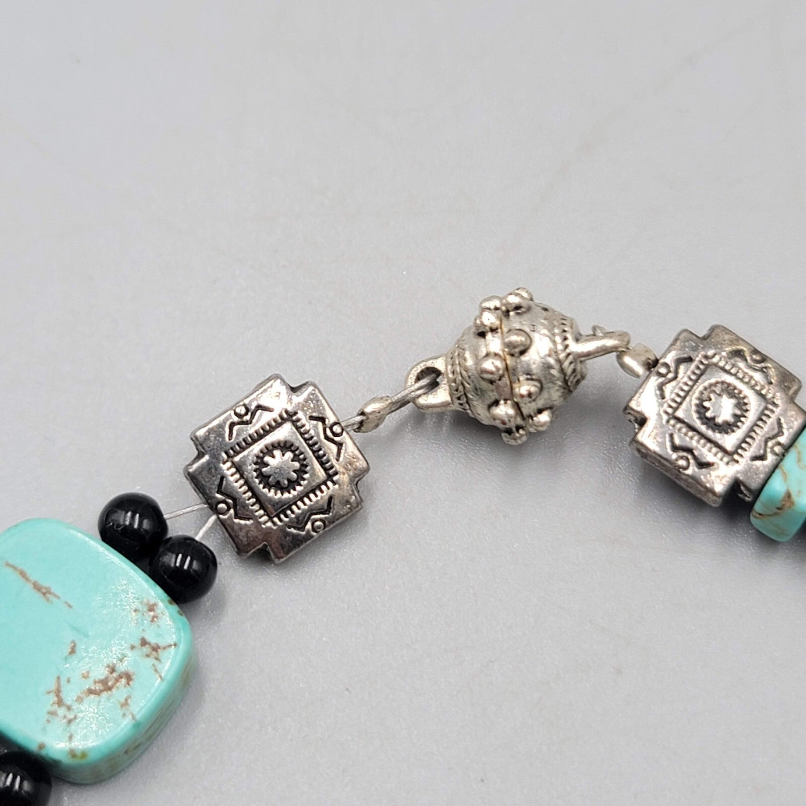 Vintage Southwest Bead Bracelet Turquoise Silver tone Magnet Closure 7.25"