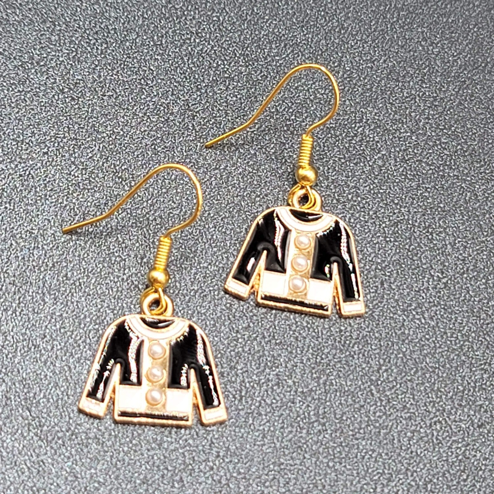 Fashion Sweater Pierced Earrings Gold tone Black Enamel Dangle 5/8"