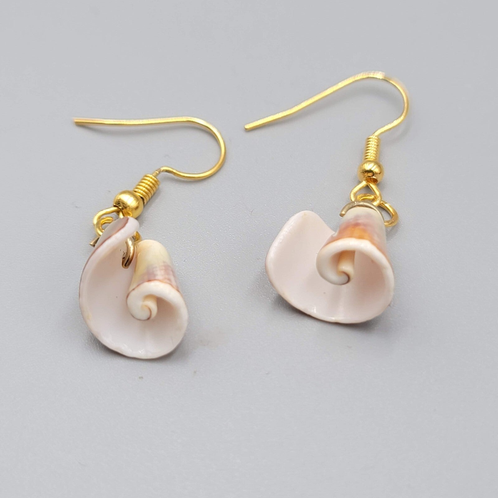 Real Shell Pierced Earrings Gold tone Dangle 3/4"
