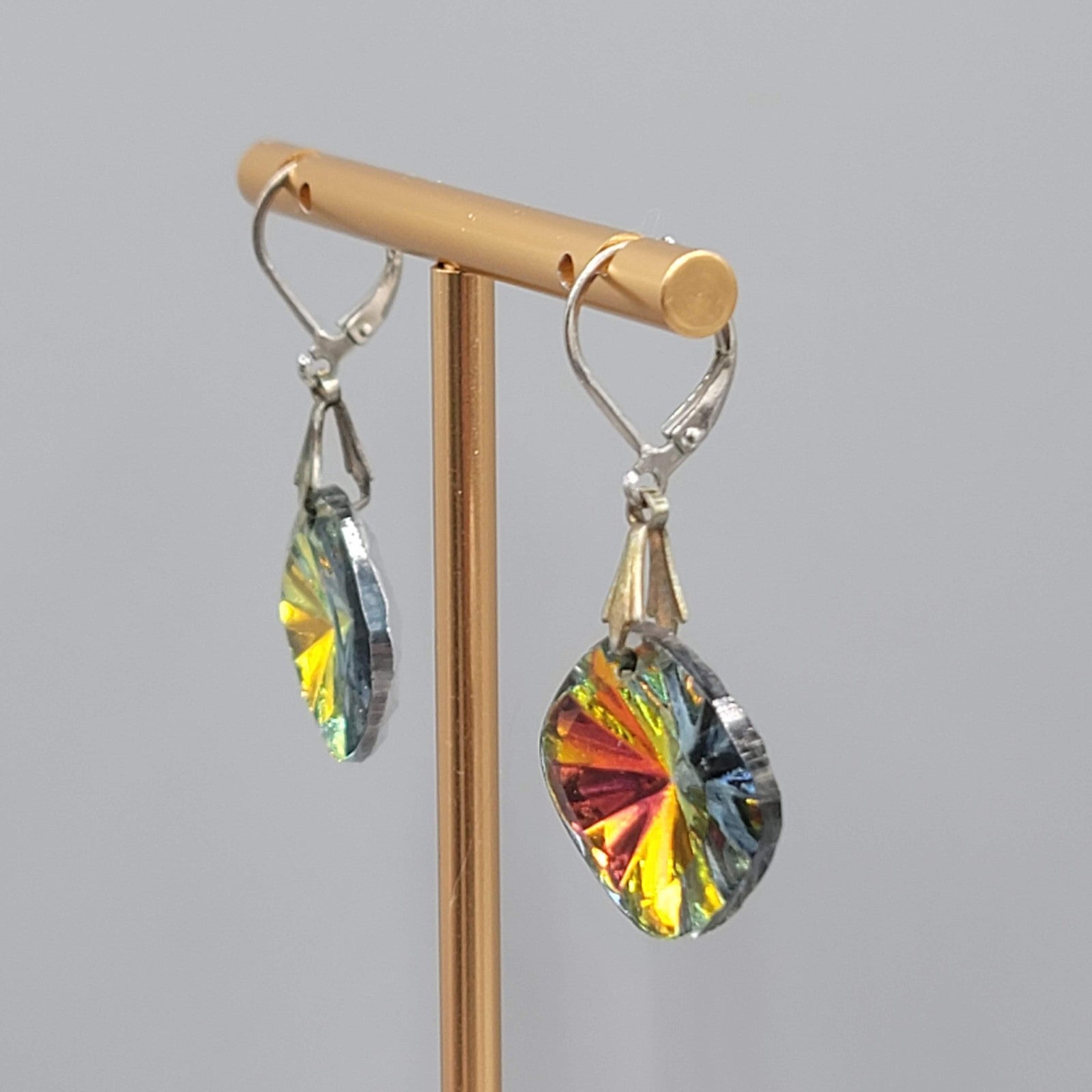 Vintage Heliotrope Glass Pierced Earrings Silver tone Dangle  1"