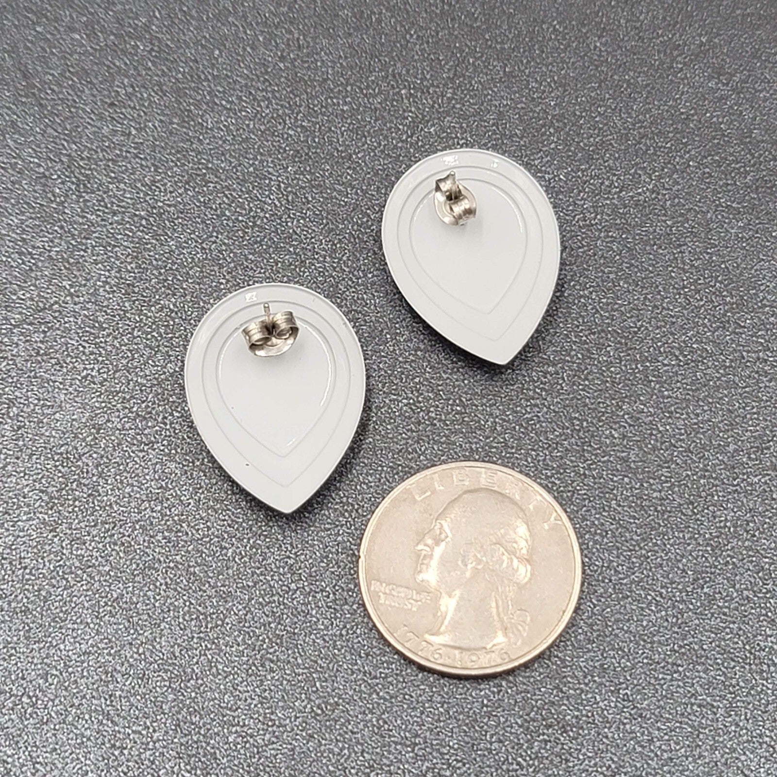 1980s Vintage Pierced Earrings Gray Enamel Geometric Drop Studs 1"