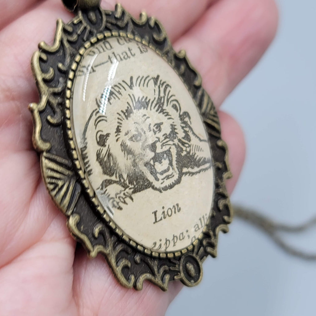 Artisan Glass Lion Glass Cabochon Pendant Necklace Bronze tone Chain 18"