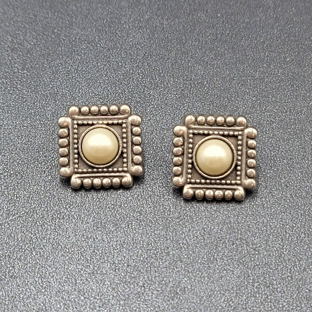 Pierced Earrings Embossed Square White Center 3/4"