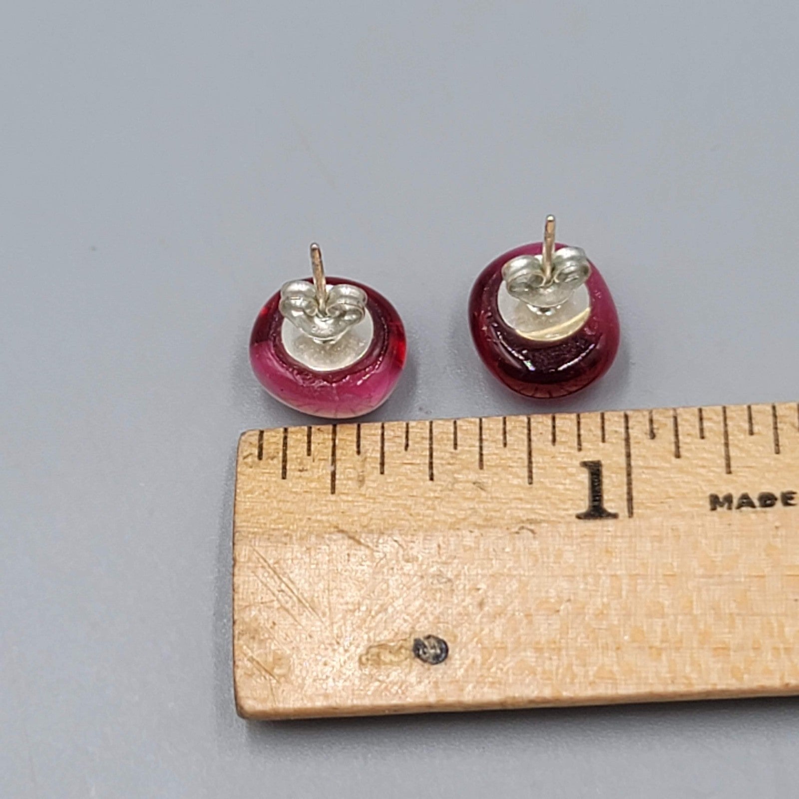Red White Art Glass Stud Pierced Earrings 3/8"