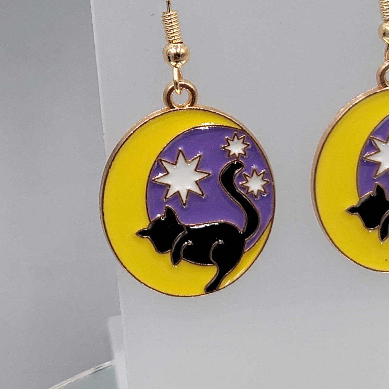 Kitty Cat in the Sun Enamel Pierced Earrings Gold tone Dangle 1 1/8"