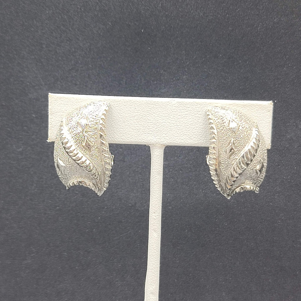 Vintage Clip on Earrings Textured Silver tone Drop 1  1/8"
