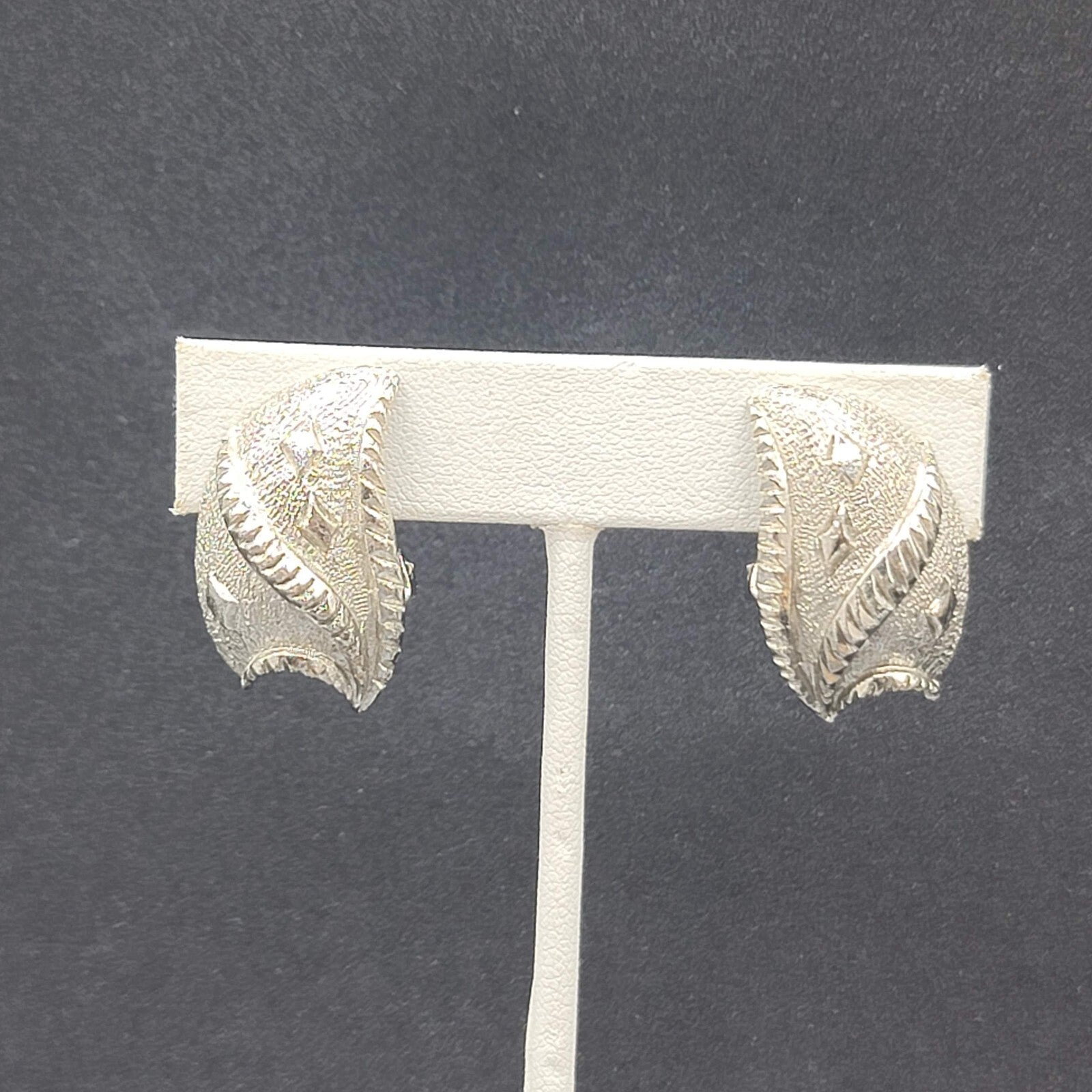 Vintage Clip on Earrings Textured Silver tone Drop 1  1/8"