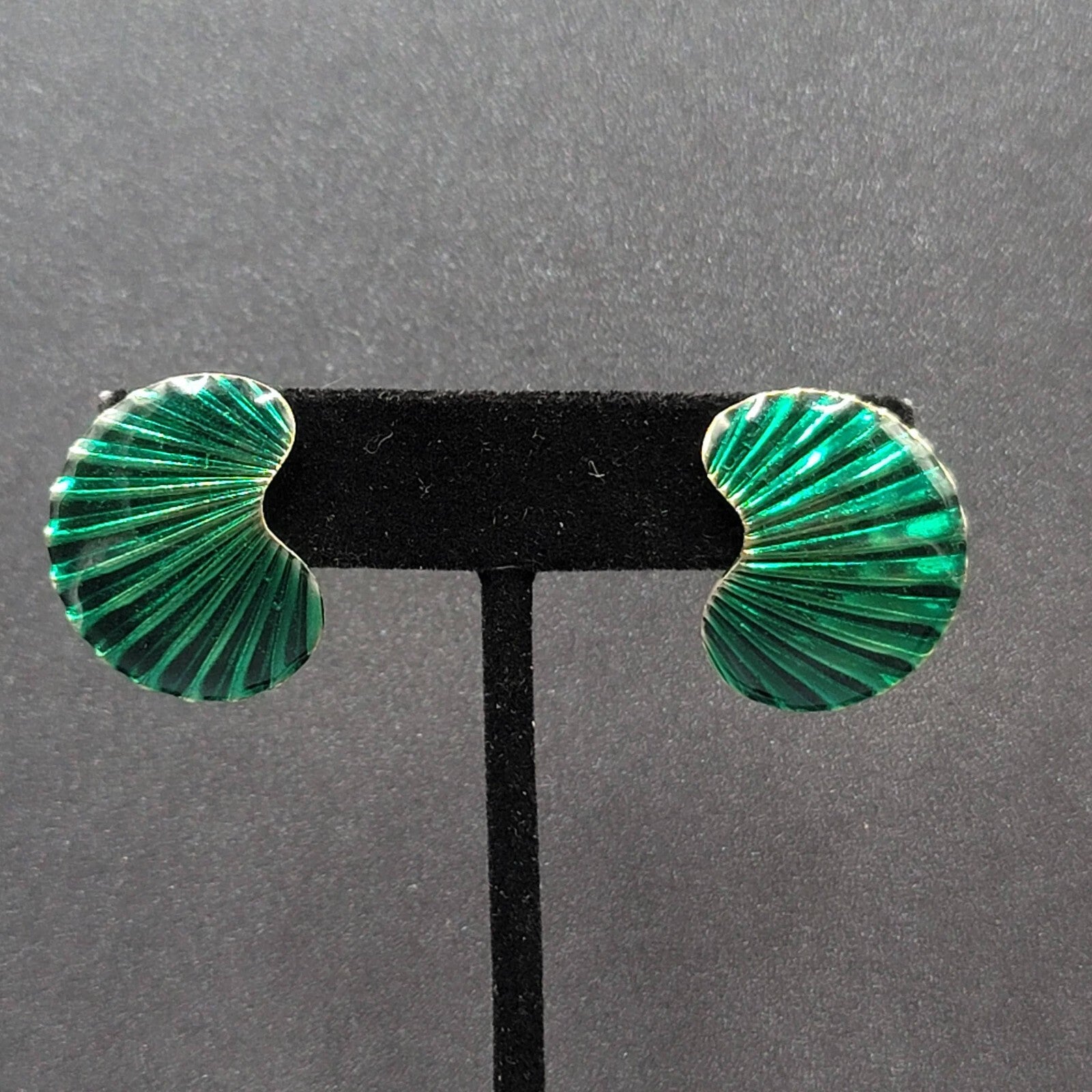 Vintage Pierced Earrings Gold tone Green Enamel Shell Design Drop 1"