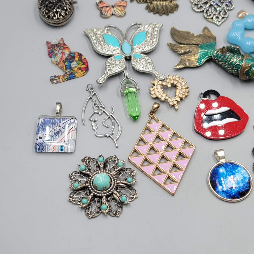 All FUN Modern Pendant Lot of 40 Animals Art Funky Statement Various Styles