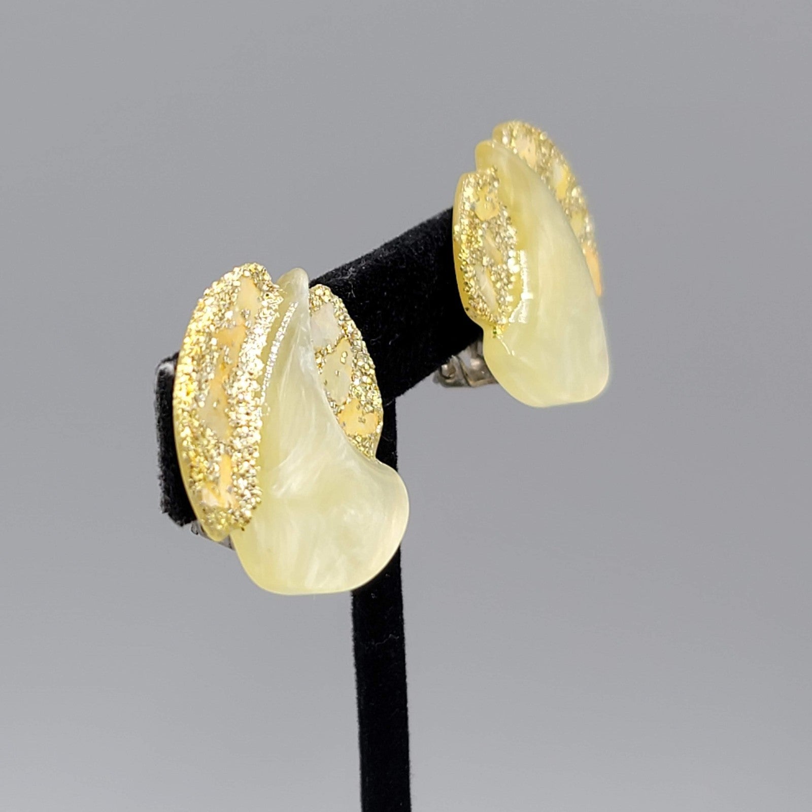 Vintage Pale Yellow Acrylic Clip on Earrings Glitter Round Drop 1 in