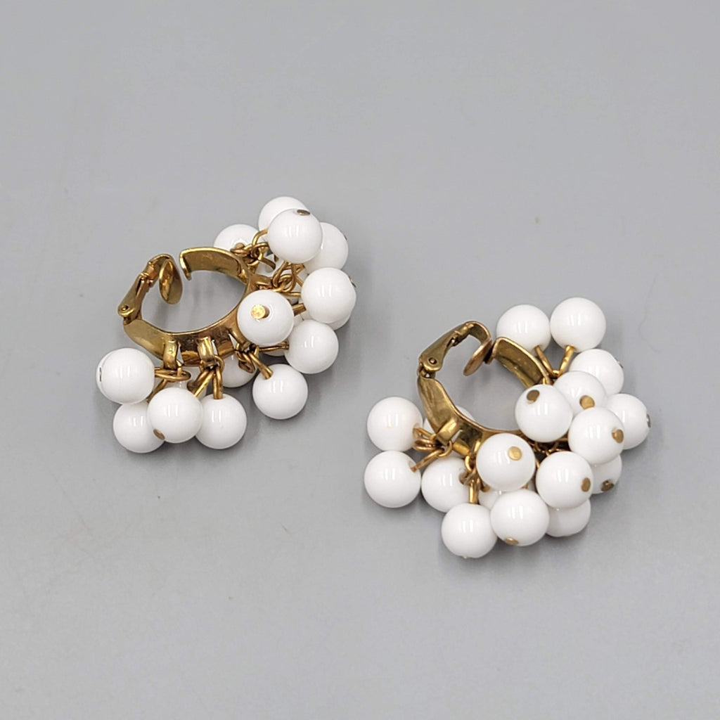 Vintage White Cluster Bead Statement Clip on Earrings Gold tone Dangle 1.5 in 