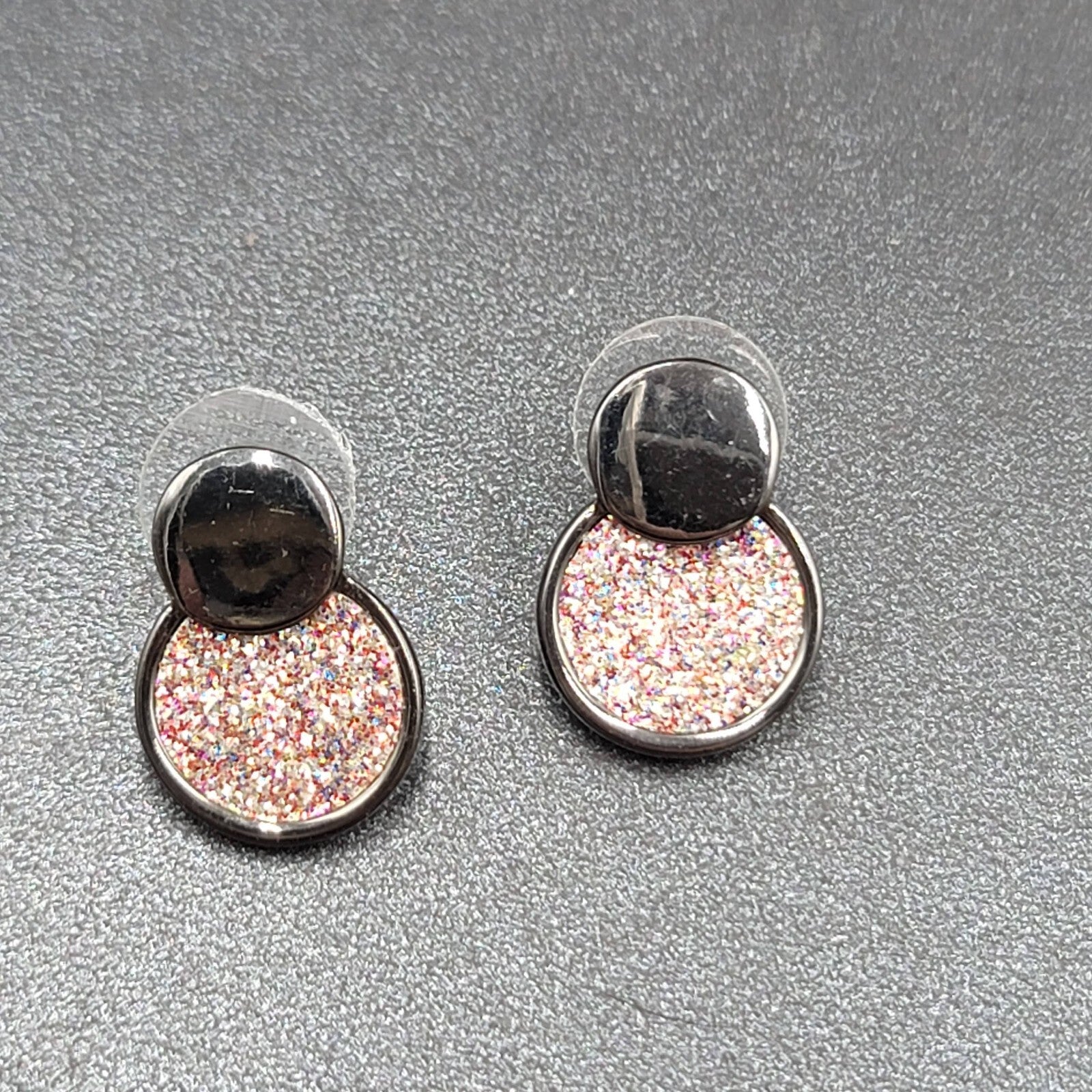 Pierced Earrings Black Metal Pink Glitter Drop Circles 3/4"