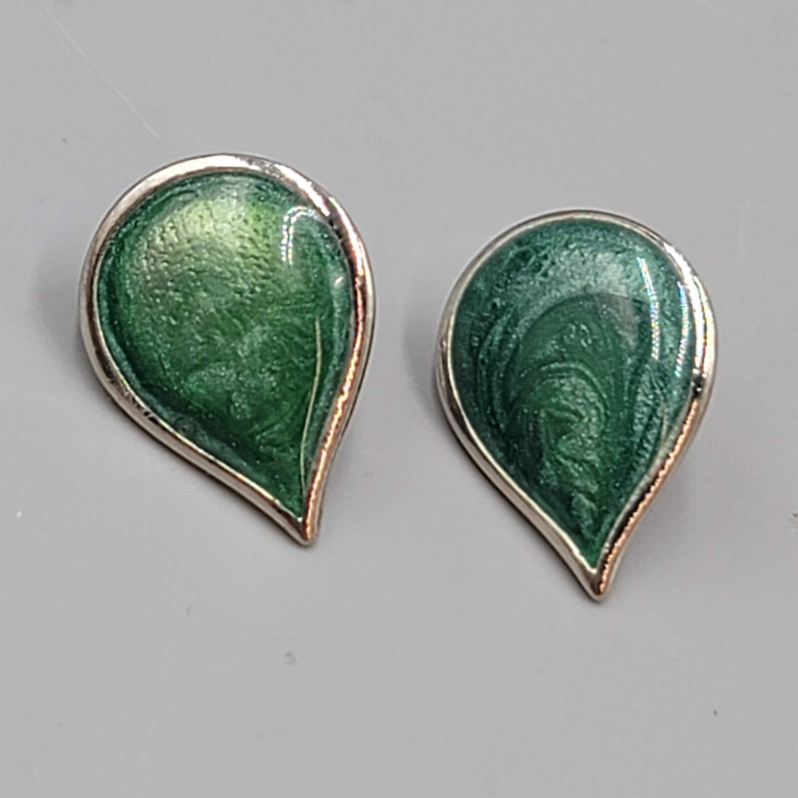 Vintage Reverse Teardrop Pierced Earrings Silver tone Green Enamel Drop 3/4"