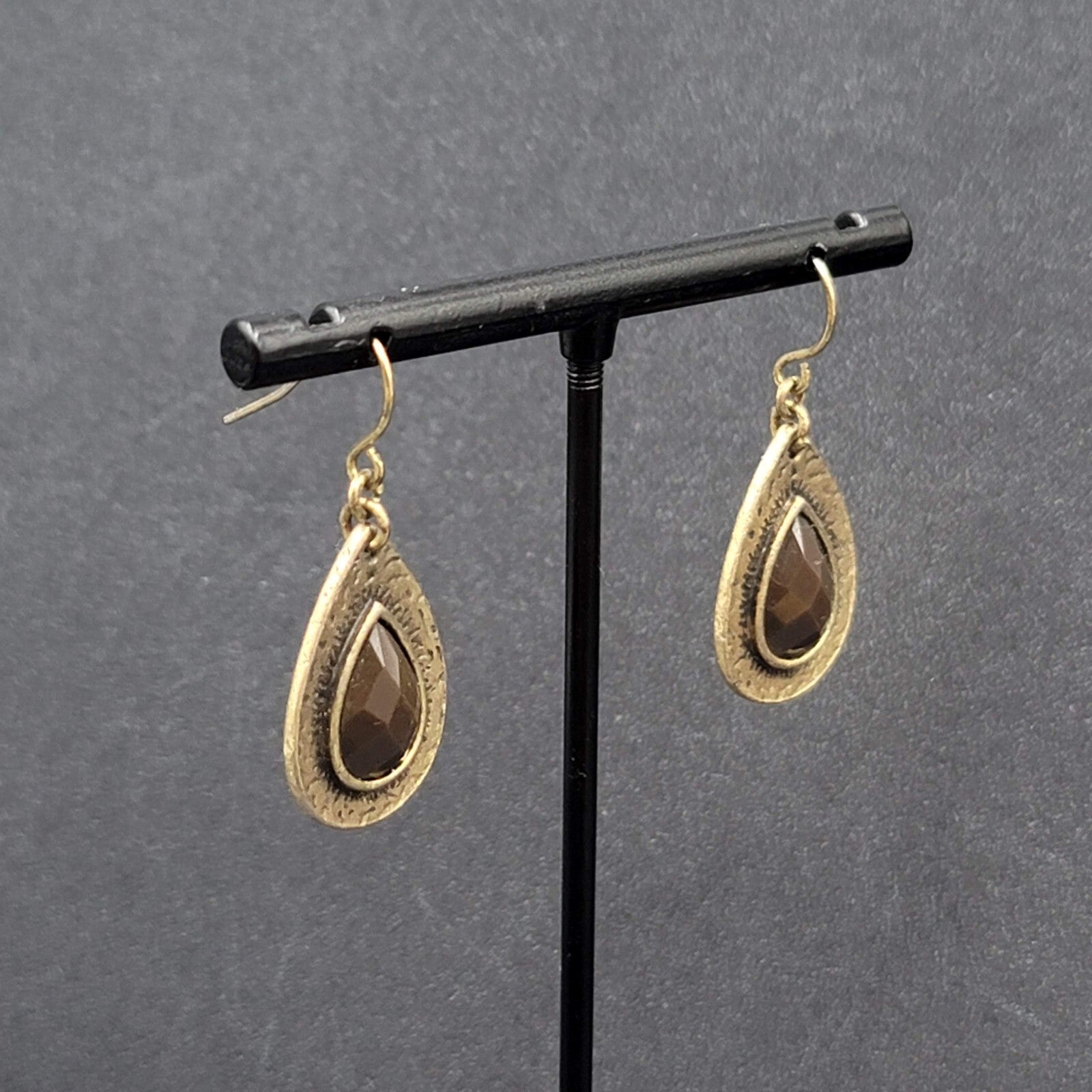 Pierced Earrings Antiqued Gold tone Teardrop Faceted Red Accent 1"