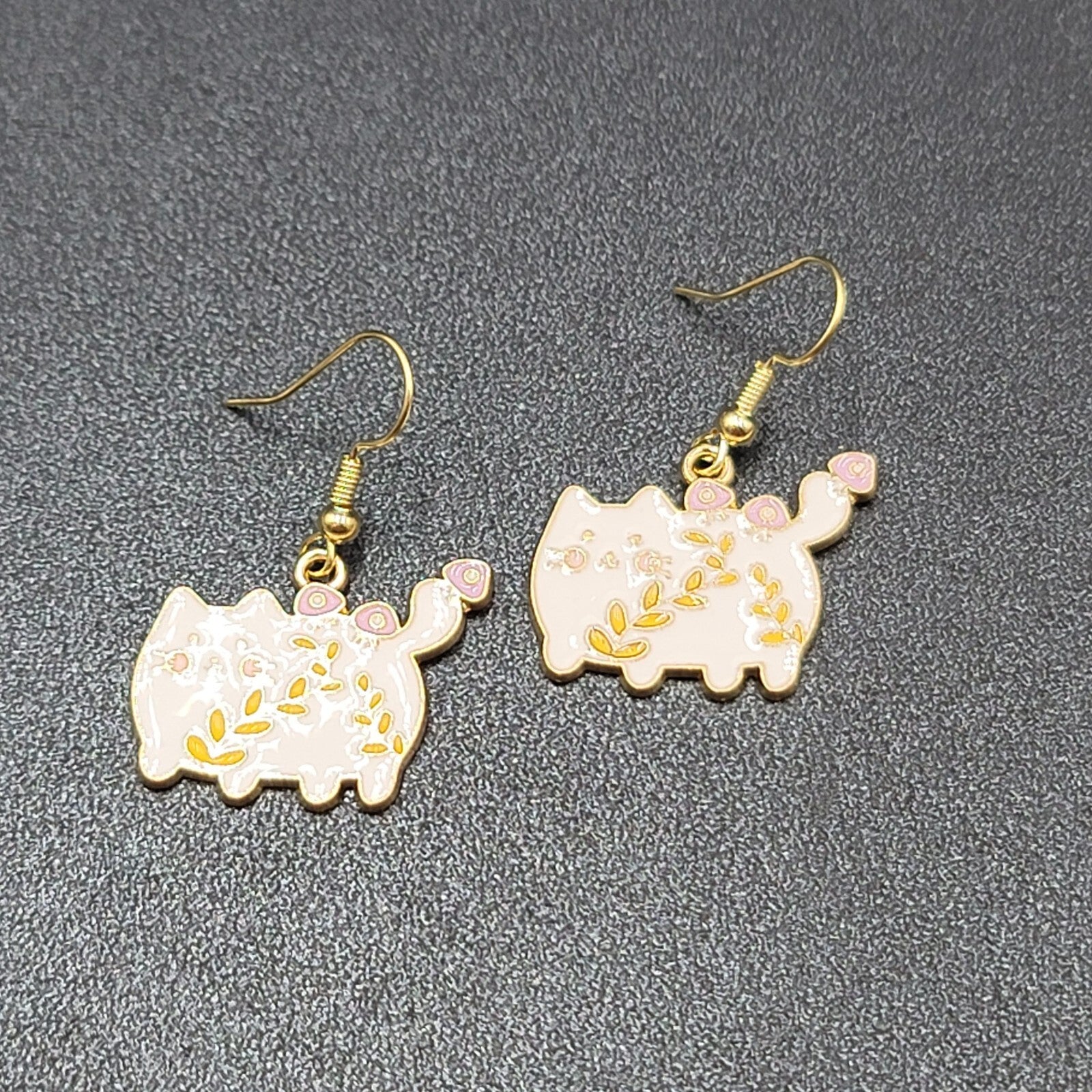 White Cat Pierced Earrings Gold tone Enamel Flowers Dangle 3/4"