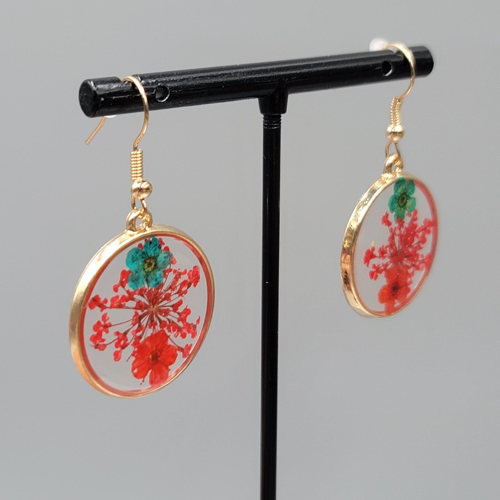Real Flower Pierced Earrings Gold tone Pressed Resin Round Dangle New 1"