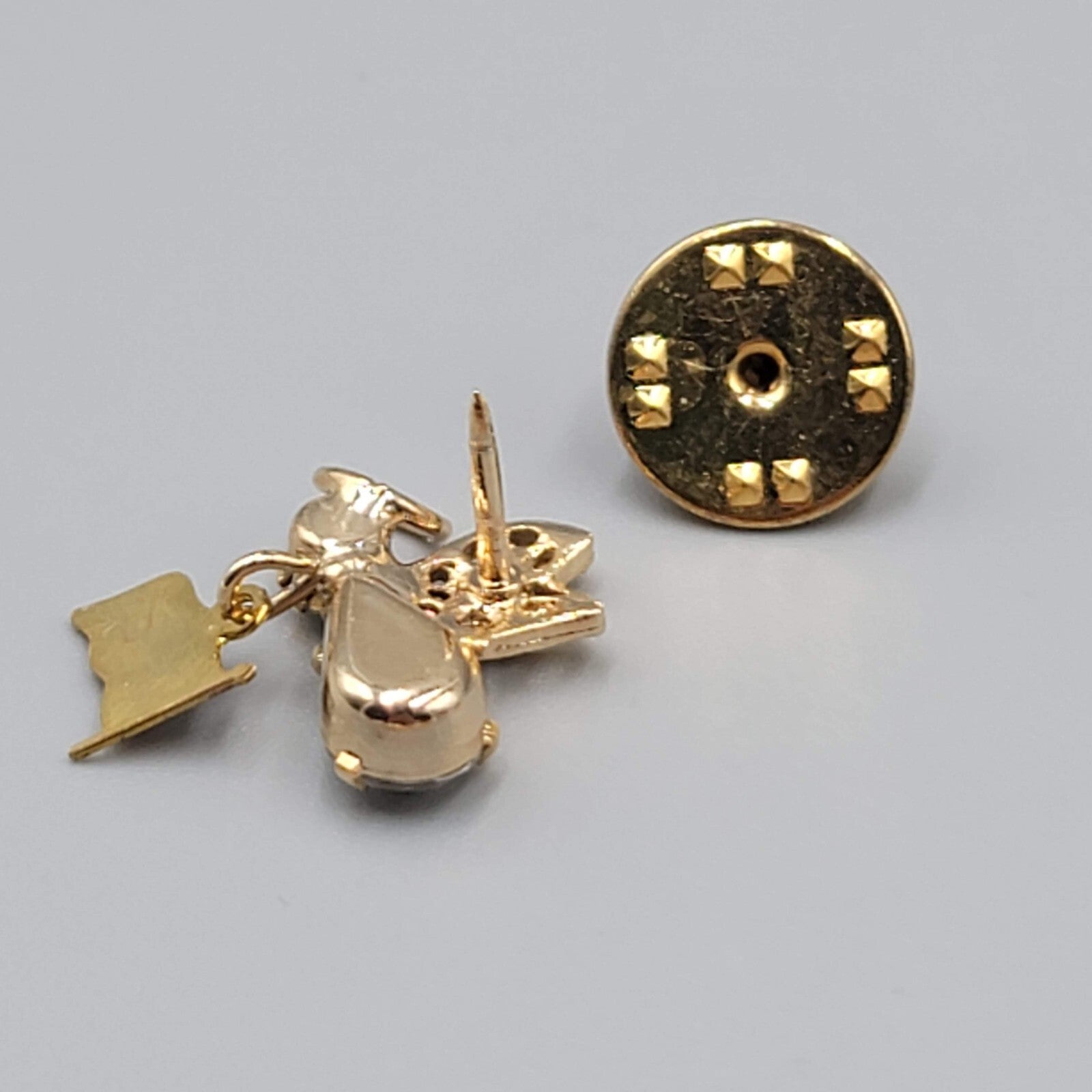 Vintage Angel Pin Patriotic USA Flag Gold tone 5/8"