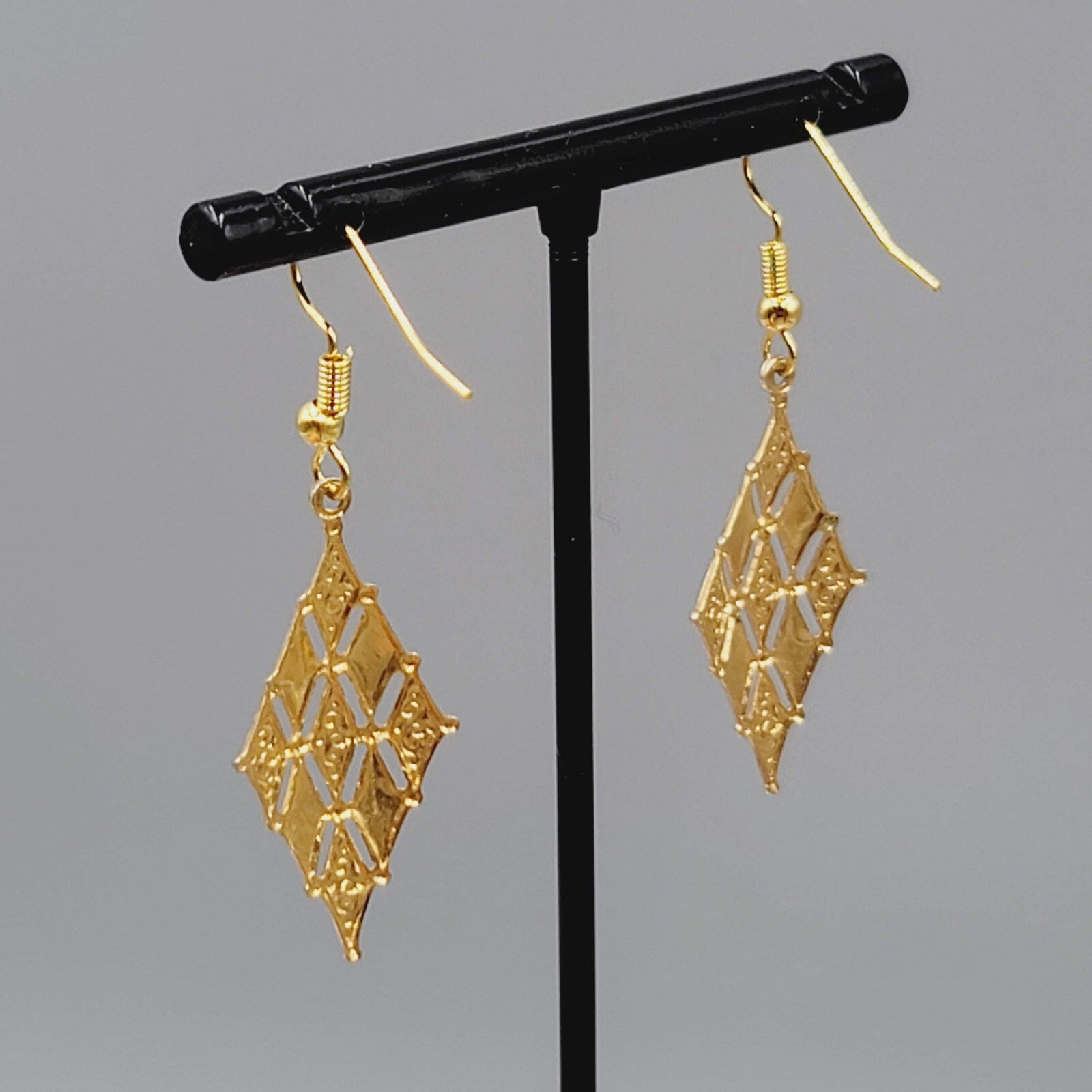 Gold Plated Dangle Pierced Earrings Textured Diamond Shape 1.25"