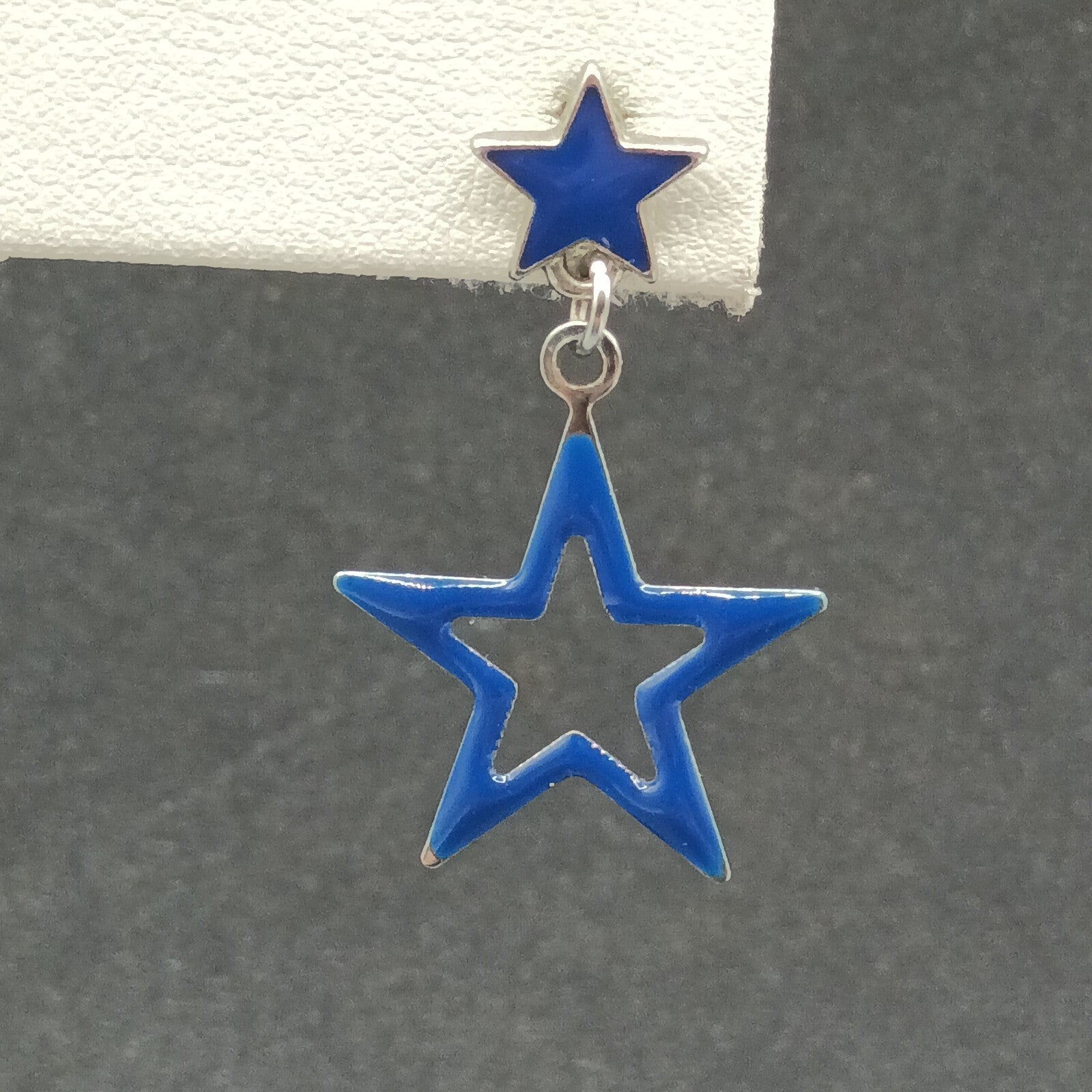 Lot of 2 Pairs Pierced Earrings Red Blue Enamel Silver tone Star Dangle 1 1/4"